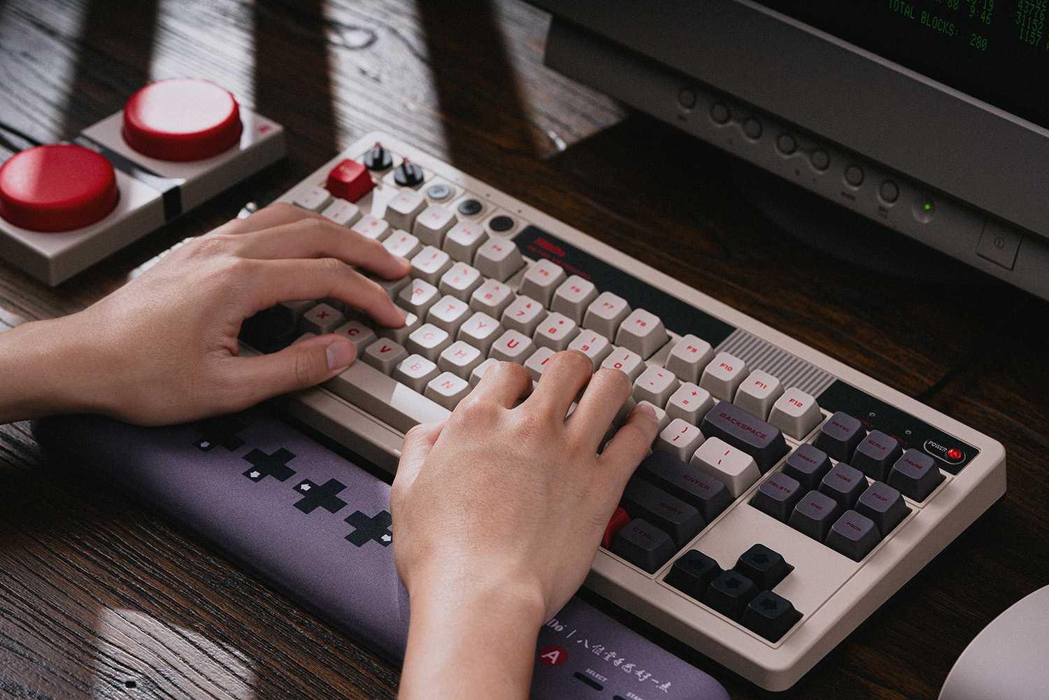 8Bitdo Retro Mechanical Keyboa - مراجعة Retro Gaming Usb وسعره