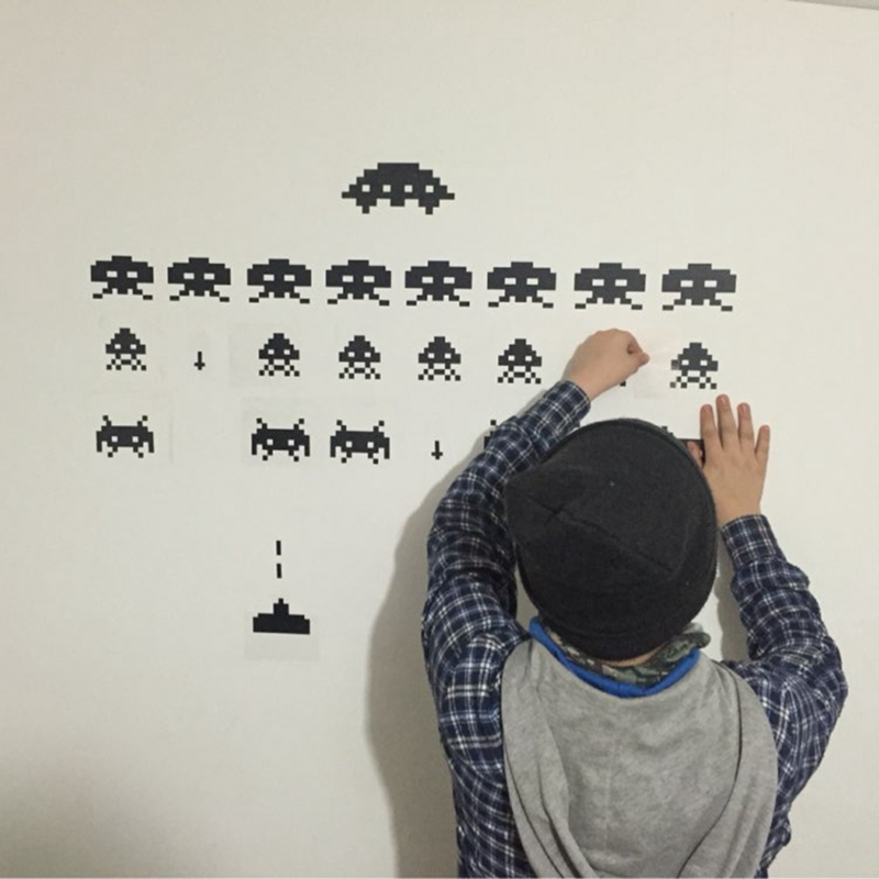 Gamer Vinyl Stickers SPACE INV - مراجعة Retro Gaming Wallpaper وسعره